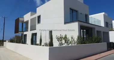 Villa 4 bedrooms in Chloraka, Cyprus