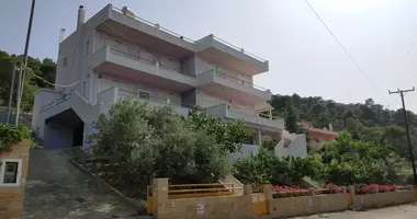 Таунхаус 5 комнат  с видом на море, на первой береговой линии в Municipality of Corinth, Греция