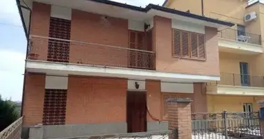 6 room apartment in Montappone, Italy