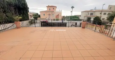 Villa 3 chambres avec Climatiseur, avec Terrasse, avec Cour dans la Nucia, Espagne