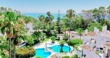 5 bedroom apartment in Ricmar, Spain