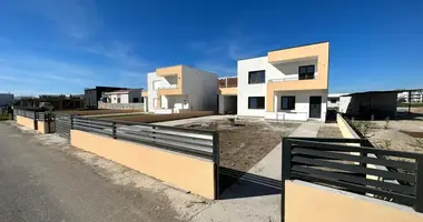Casa 4 habitaciones en Donji Stoj Shtoji i Poshtem, Montenegro