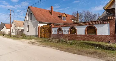 6 room house in Pecsely, Hungary