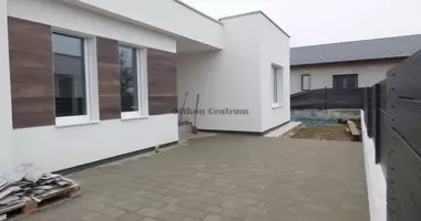 4 room house in Vac, Hungary