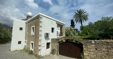 Вилла 5 комнат  с балконом, с кондиционером, с парковка в Лапитос, Турецкая Республика Северного Кипра