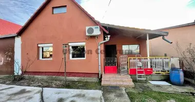 2 room house in Fot, Hungary