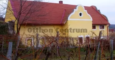 5 room house in Pecsely, Hungary