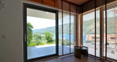 4 room apartment with terrace, with by the sea, with вид на море in Dobrota, Montenegro