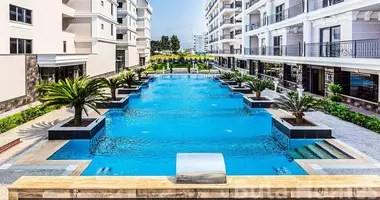 2 room apartment with parking, with swimming pool, with surveillance security system in Mahmutlar, Turkey