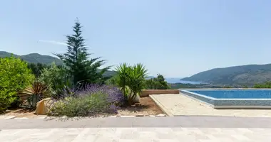 Villa 3 bedrooms with parking, with Sea view, with Swimming pool in Mojdez, Montenegro