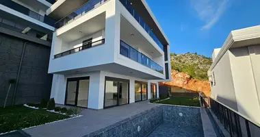 Villa 5 bedrooms in Muratpasa, Turkey