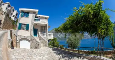 Villa 4 bedrooms with Air conditioner, with Sea view, with Yard in durici, Montenegro
