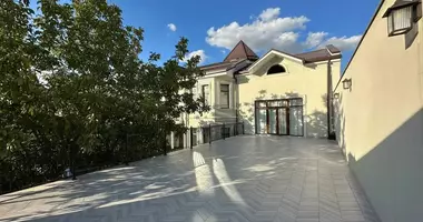 Дом 10 комнат в Ташкент, Узбекистан