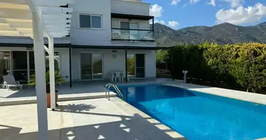 Villa 5 Zimmer mit Balkon, mit Klimaanlage, mit Meerblick in Agios Epiktitos, Nordzypern