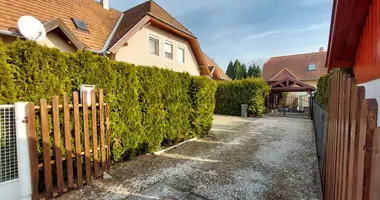 4 room house in Balatonakarattya, Hungary