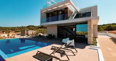 Villa 4 bedrooms in Ayia Napa, Cyprus