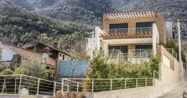 Villa  mit Meerblick, mit Garage in Kotor, Montenegro