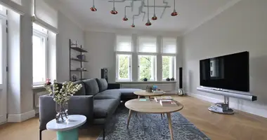 Квартира 4 комнаты в Варшава, Польша