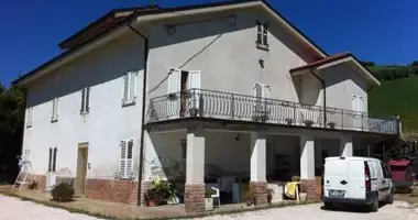 House 16 rooms in Terni, Italy