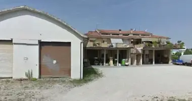 Commercial property 140 m² in Montappone, Italy