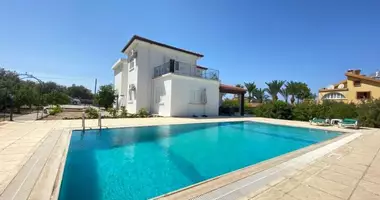 Villa 4 chambres avec parkovka parking, avec Meublesd, avec Jardin dans Kyrenia, Chypre du Nord