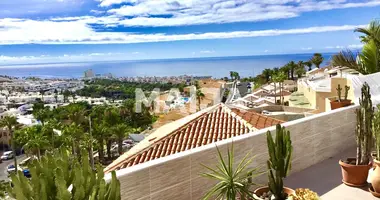 2 bedroom apartment in Adeje, Spain