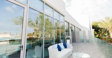 Villa 5 rooms with garden view in Dubai, UAE