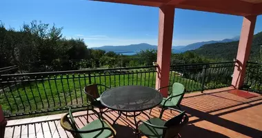 Villa  mit Bergblick in Tivat, Montenegro