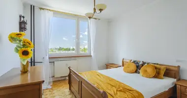 Mieszkanie 3 pokoi w Warszawa, Polska