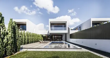 Casa 4 habitaciones en Quarteira, Portugal