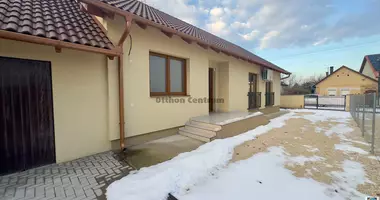 4 room house in Monor, Hungary