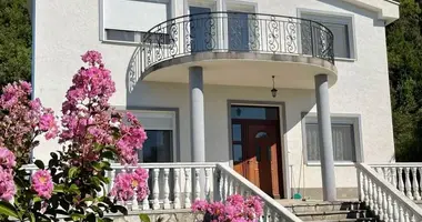 4 bedroom house in Tomba, Montenegro