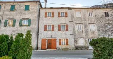 Квартира 4 спальни в Котор, Черногория