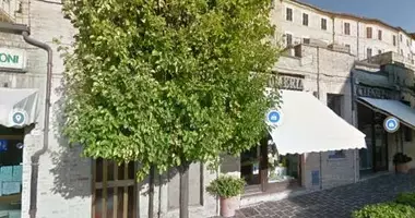 Nieruchomości komercyjne 38 m² w Terni, Włochy