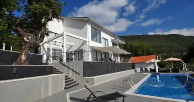 Villa  con Vistas al mar en Tivat, Montenegro