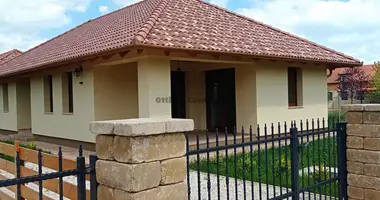 4 room house in Zamardi, Hungary