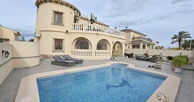 Villa 4 bedrooms in Spain