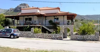 Haus 4 Zimmer in Asprovrysi, Griechenland