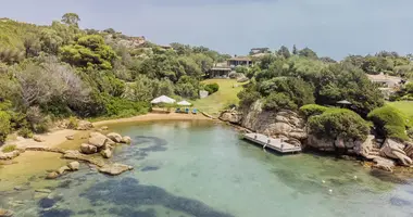 Вилла 11 комнат  со стеклопакетами, с балконом, с мебелью в Porto Cervo, Италия