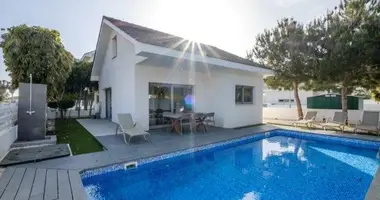 2 bedroom house in Pervolia, Cyprus