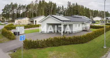 Haus 4 zimmer in Raisio, Finnland