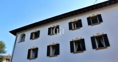 Villa 10 habitaciones con camino en Menaggio, Italia