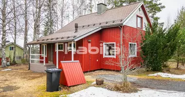 Dom 4 pokoi w Paelkaene, Finlandia
