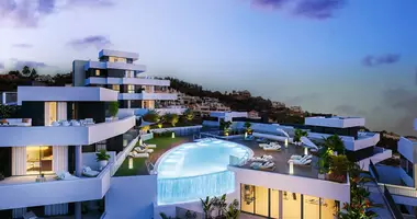 Apartamento 3 habitaciones con airea acondicionado, con vista al mar, con vistas a las montañas en Marbella, España