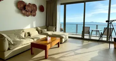 Condo 3 chambres avec Balcon, avec Meublesd, avec Ascenseur dans Na Kluea, Thaïlande