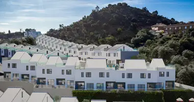 Таунхаус 4 комнаты  с кондиционером, с видом на горы, с парковка в Малага, Испания