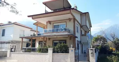 Villa 8 chambres avec parkovka parking, avec Vue sur la montagne dans Alanya, Turquie