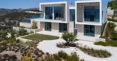 Villa  mit Fußbodenheizung, mit Überdachter Parkplatz, mit Privatpool in Tsada, Cyprus