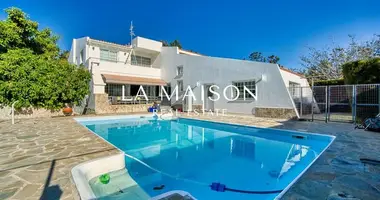 5 bedroom house in Pafos, Cyprus