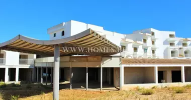 Commercial property 2 000 m² in Albufeira, Portugal